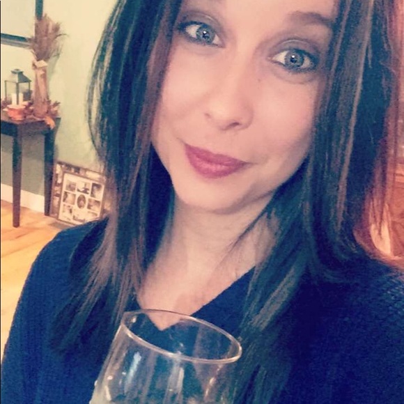 Meet Your Posher, Alaina! - Picture 2 of 4